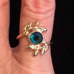Elegant Gold Tone Leaf Ring with Emerald Green Faux Gemstone